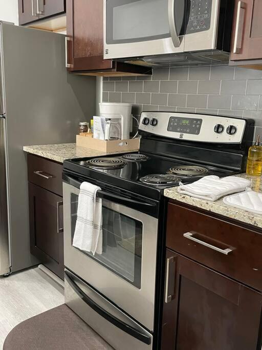 Cozy, High Rise, Large Studio Facing Downtown . Apartment Baltimore Exterior photo