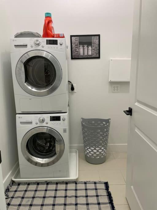 Cozy, High Rise, Large Studio Facing Downtown . Apartment Baltimore Exterior photo