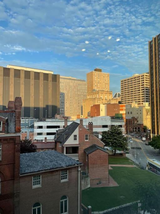 Cozy, High Rise, Large Studio Facing Downtown . Apartment Baltimore Exterior photo